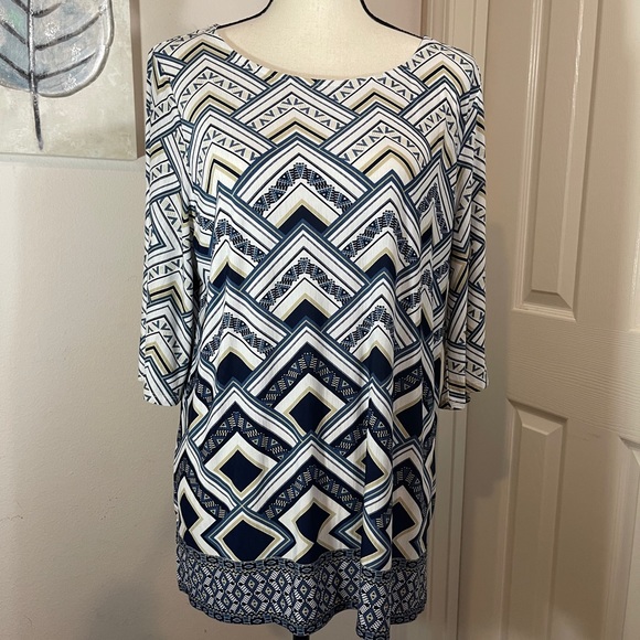 Geometric print blouse blue and white 3/4 sleeve - Picture 1 of 3